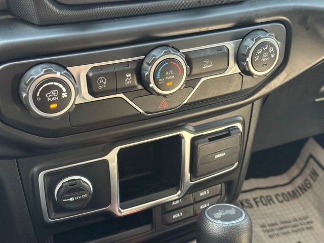 Used 2021 Blue Jeep Sport image 19