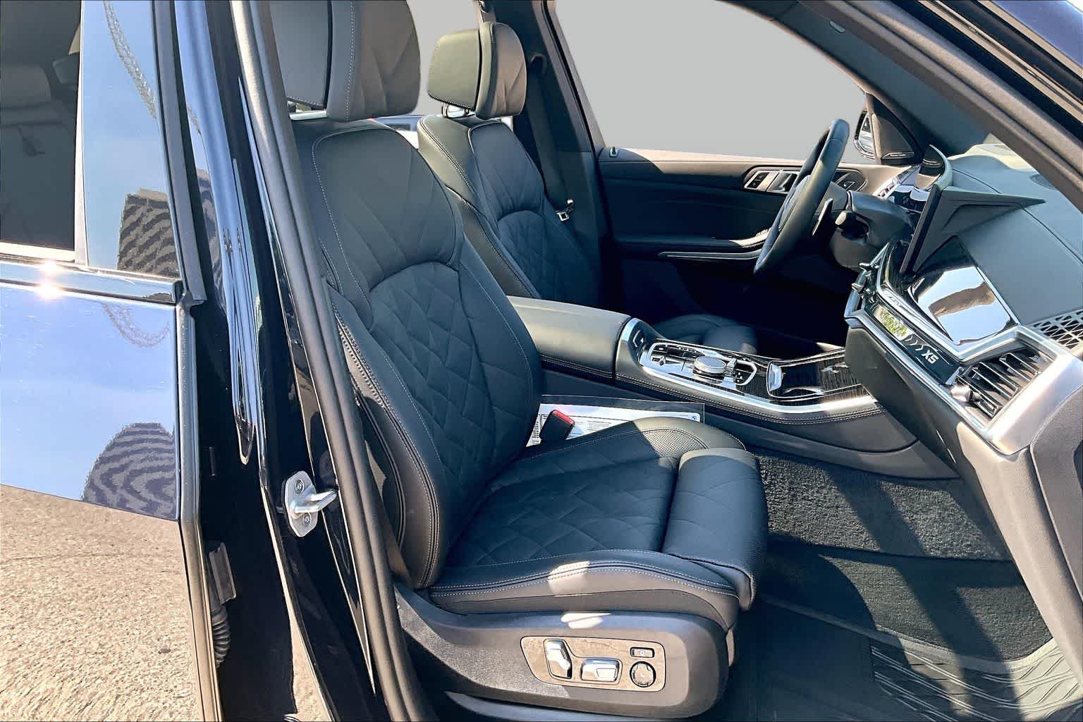 Used 2026 Black Sapphire Metallic BMW sDrive40i image 8