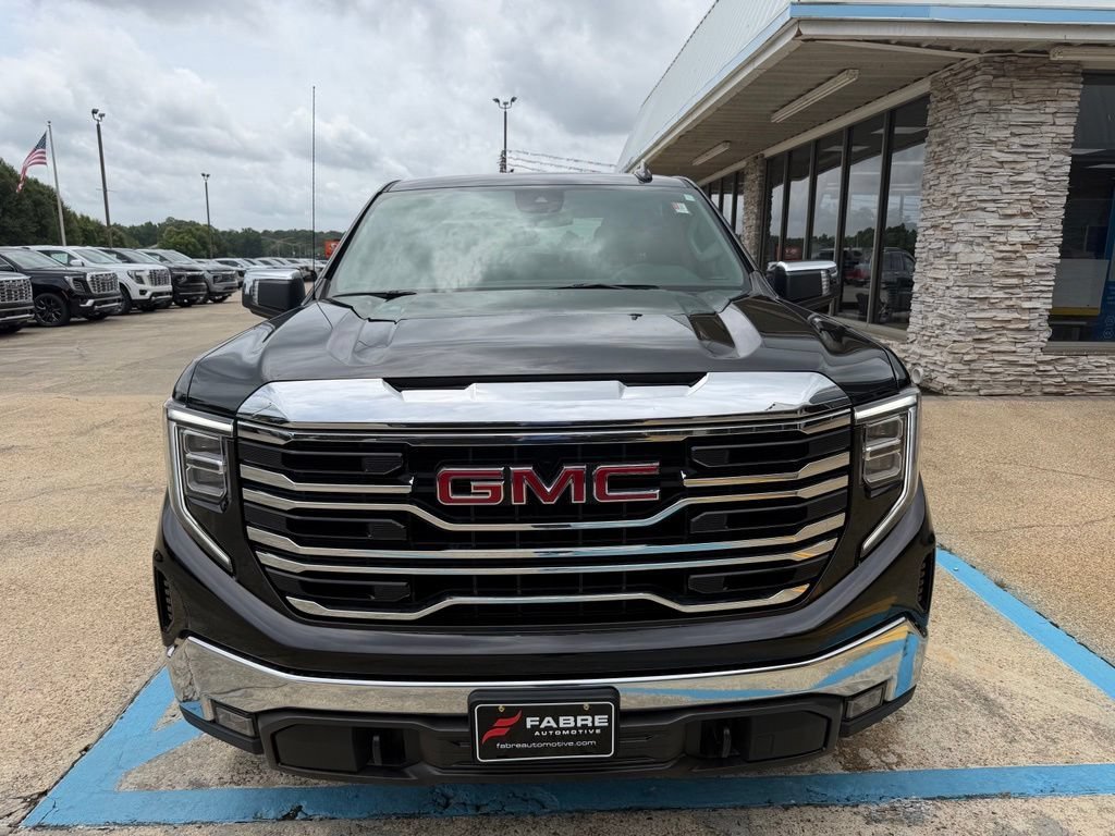 Used 2025 Onyx Black GMC SLT image 2
