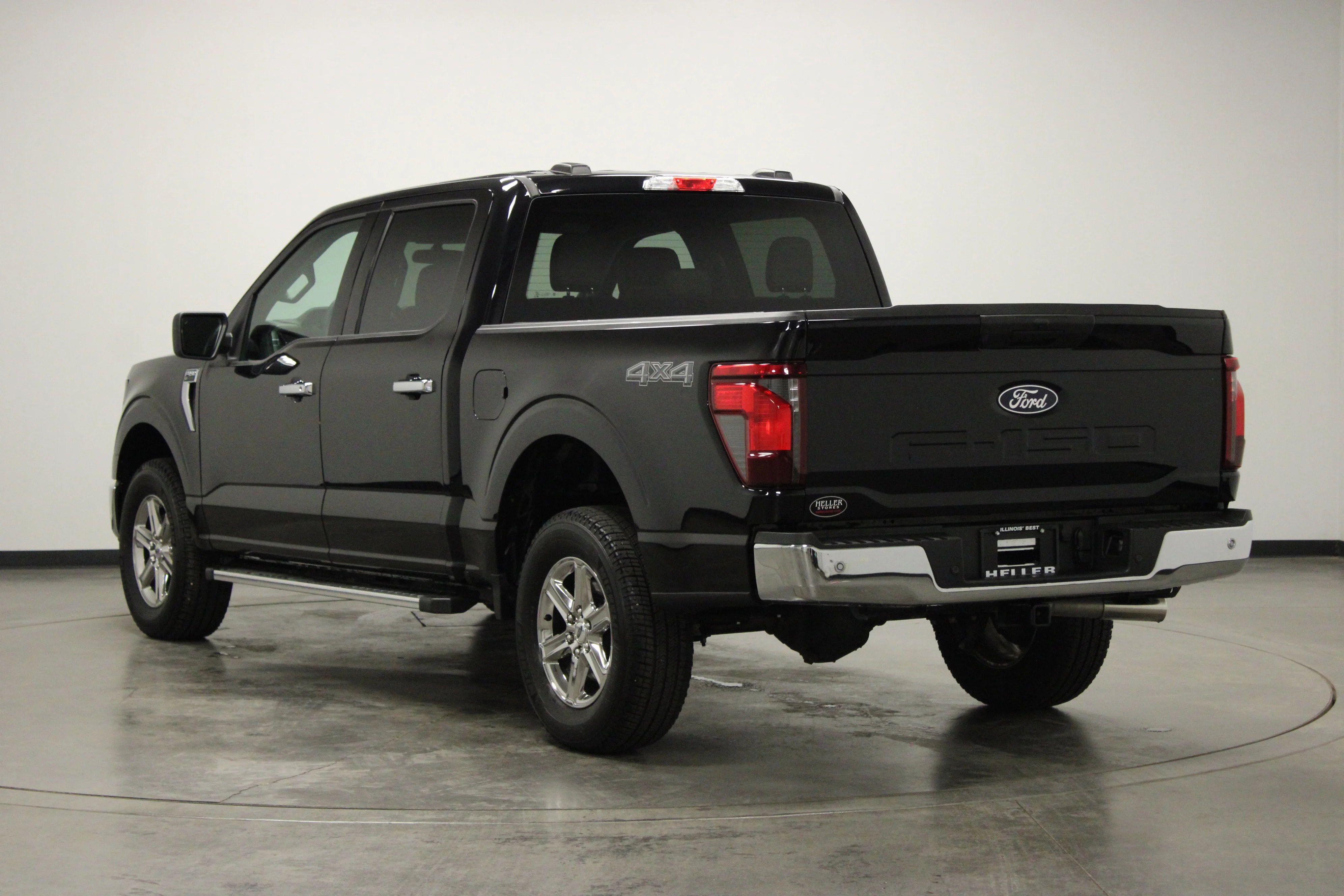 Used 2025 Agate Black Metallic Ford XLT image 6