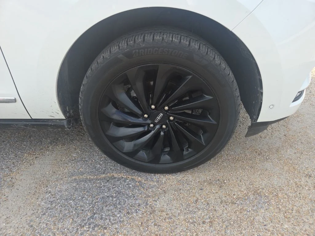Used 2020 White Lincoln Reserve image 13
