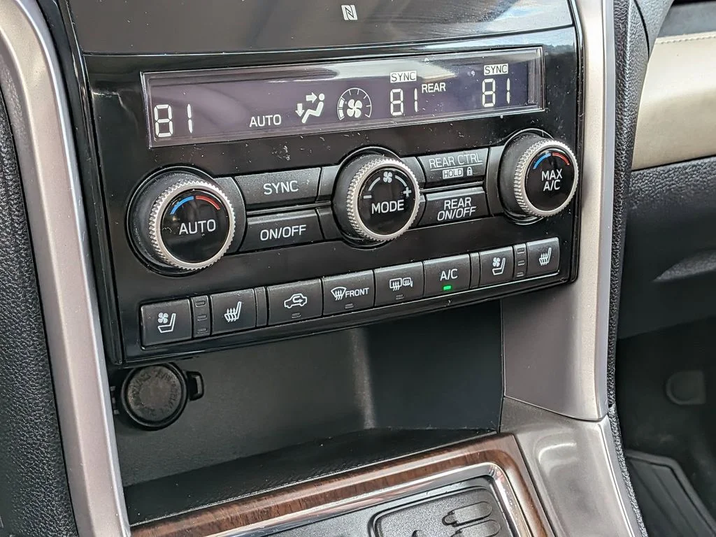 Used 2022 White Subaru Touring image 21