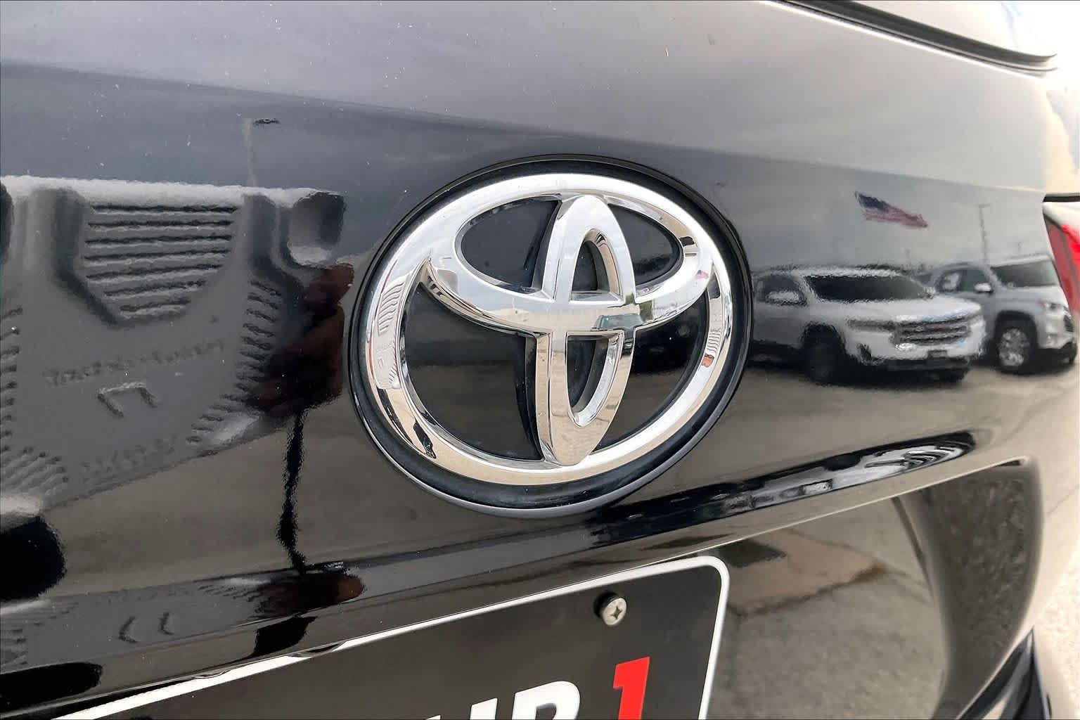Used 2022 Midnight Black Metallic Toyota Platinum image 31