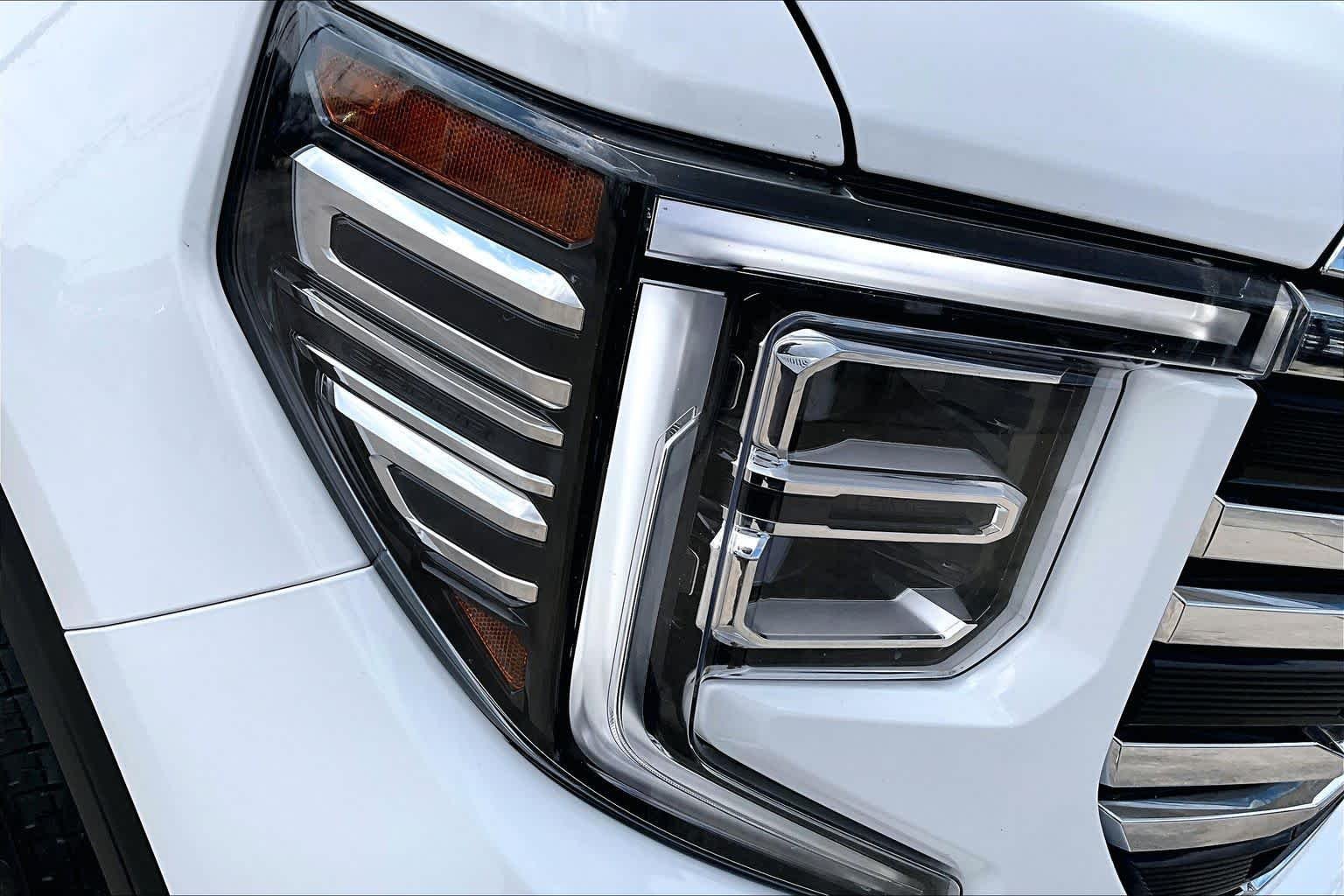 Used 2025 Summit White GMC SLT image 28