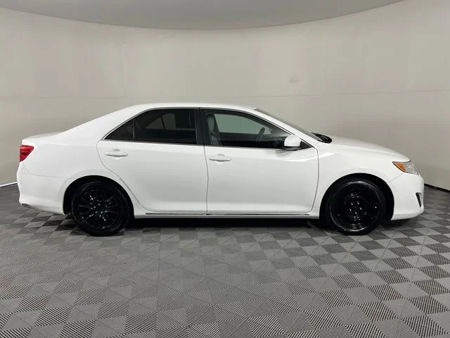 Used 2014 White Toyota LE image 8