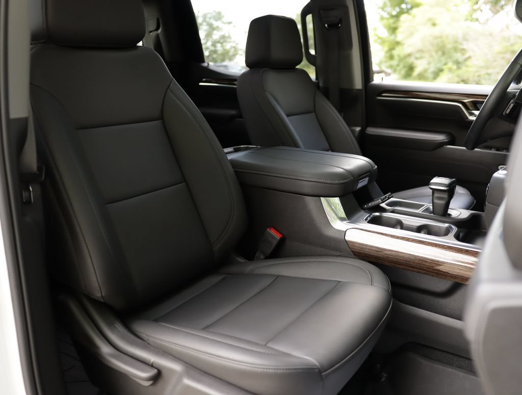 Used 2025 Summit White GMC Elevation image 30