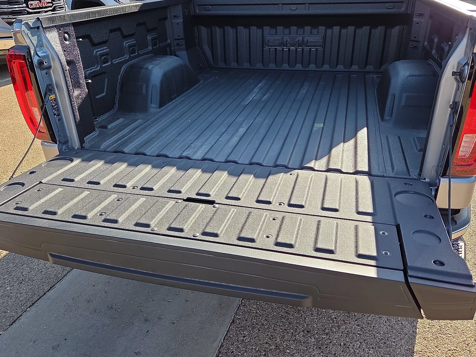 2026 GMC Sierra 1500 SLT - Photo 9