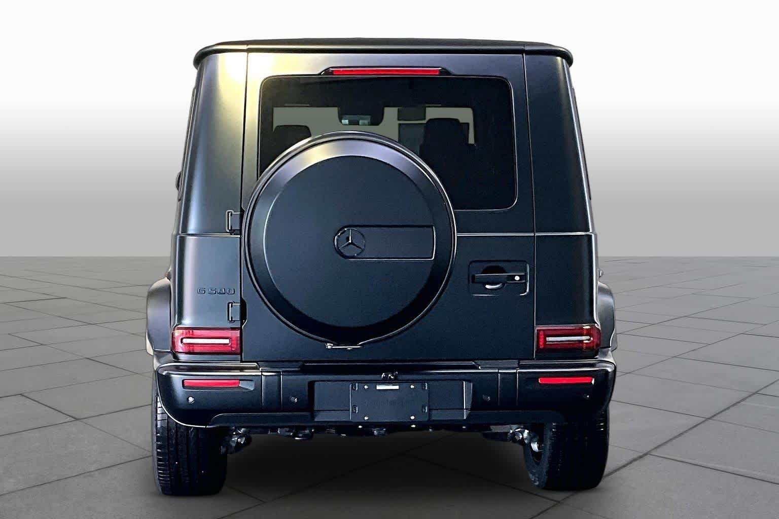 New 2027 MANUFAKTUR Night Black Magno Mercedes-Benz G 580e image 4