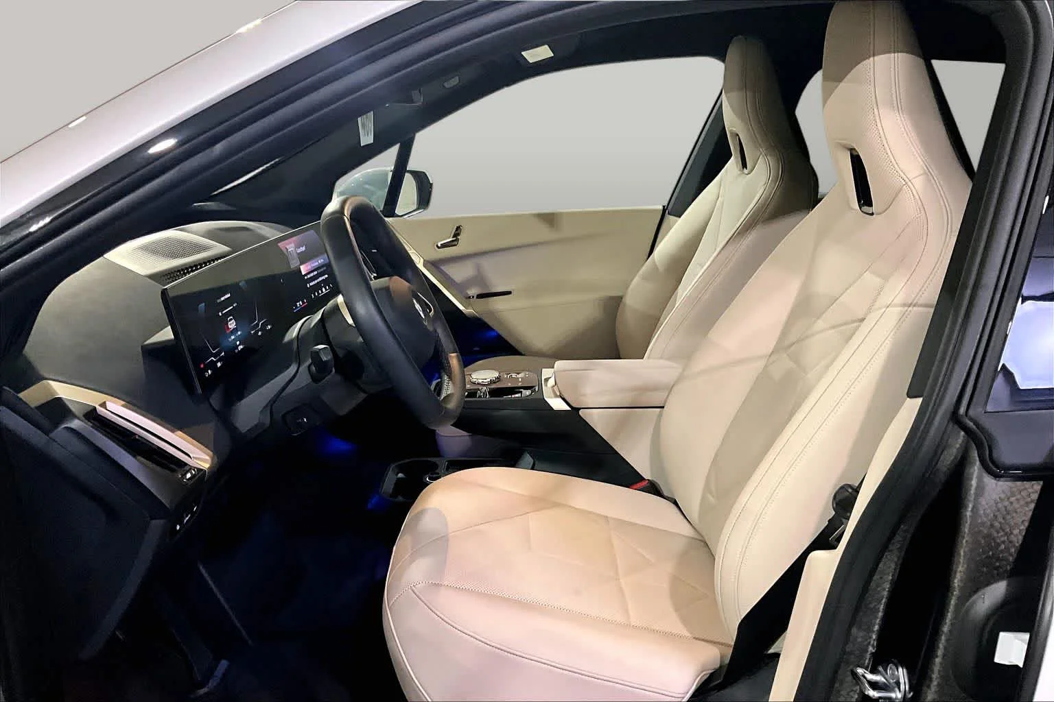 Certified Used 2025 Mineral White Metallic BMW xDrive50 image 8