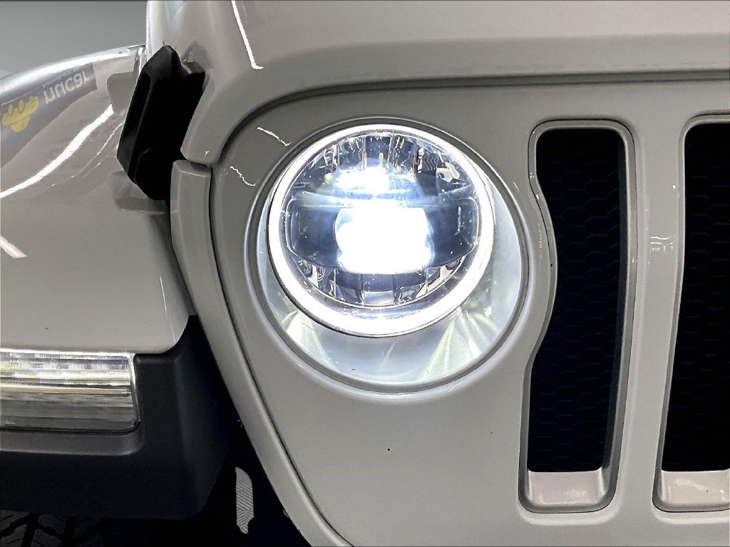 Used 2023 White Jeep Sahara image 30