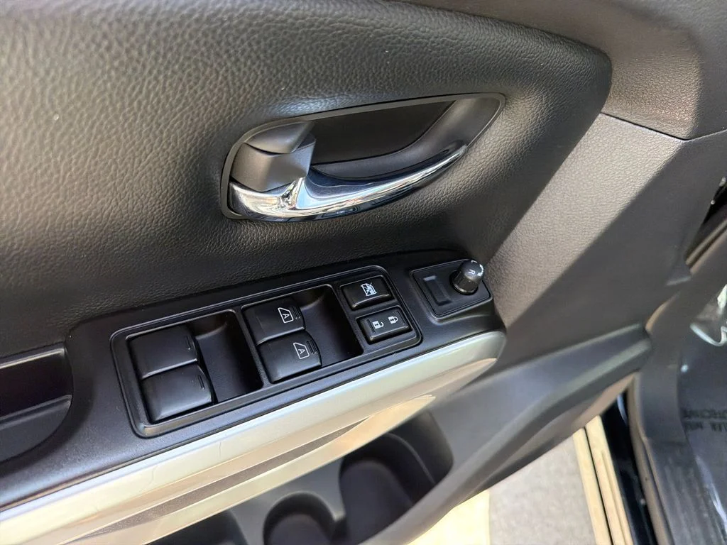 2023 Nissan Titan SV - Photo 16