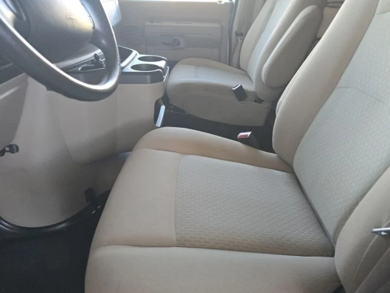 Used 2014 Oxford White Ford Base image 4