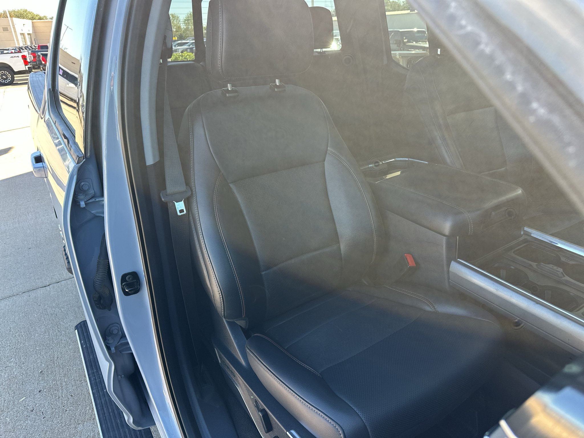 Used 2024 Glacier Gray Ford LARIAT image 37