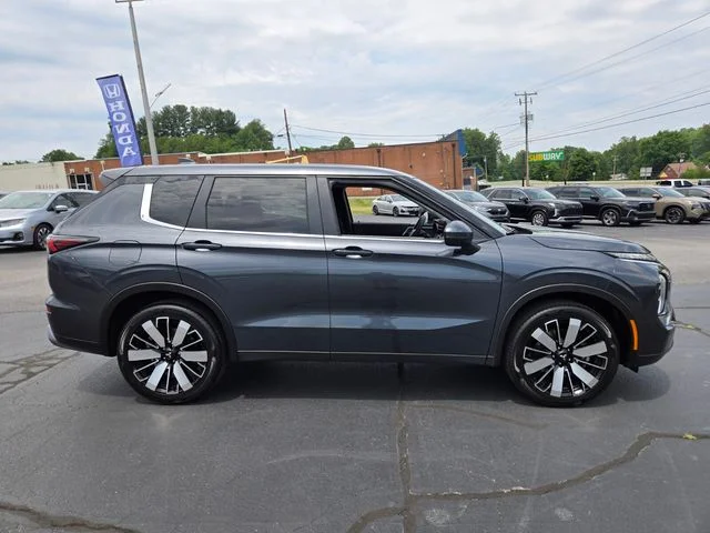 Used 2025 Gray Mitsubishi SE image 9