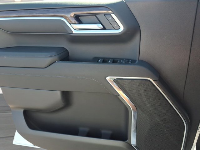 New 2026 Summit White Chevrolet LT (2FL) image 13