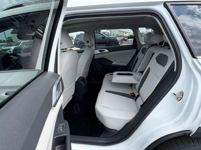 New 2026 Pure White Volkswagen 1.5T SE image 9