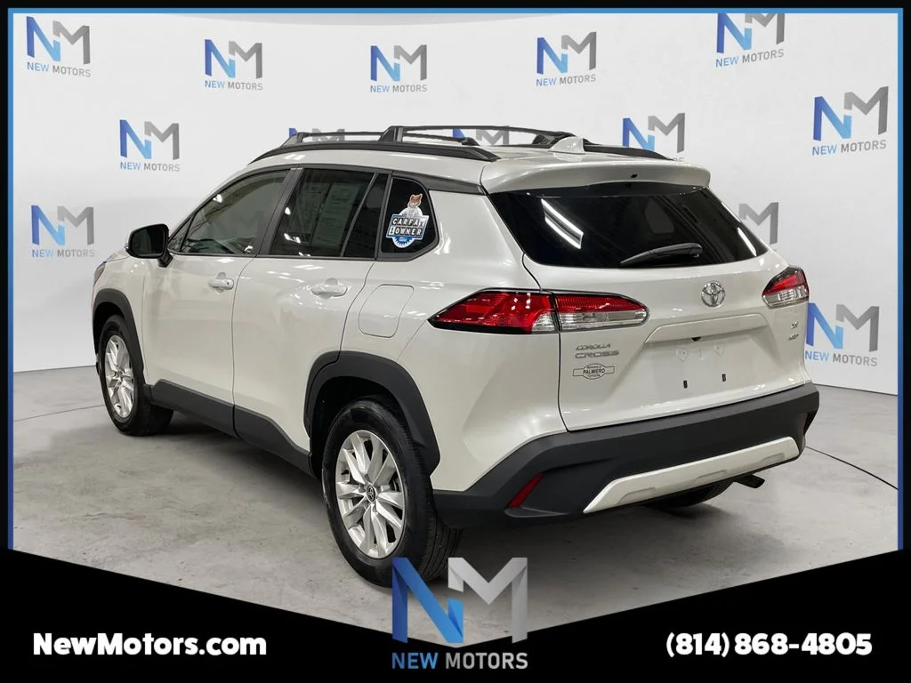Used 2023 Pearl Toyota LE image 3
