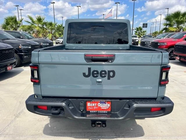 Used 2025 Gray Jeep Nighthawk image 5