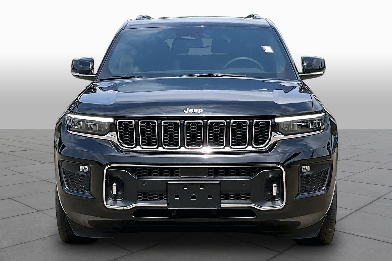 Used 2023 Diamond Black Crystal Pearlcoat Jeep Overland image 4