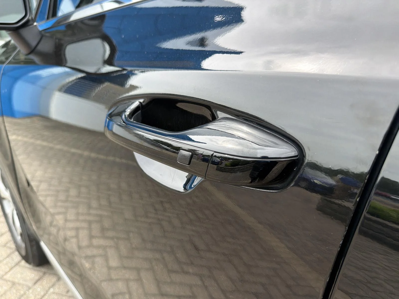 Used 2020 Ebony Black Kia EX image 12