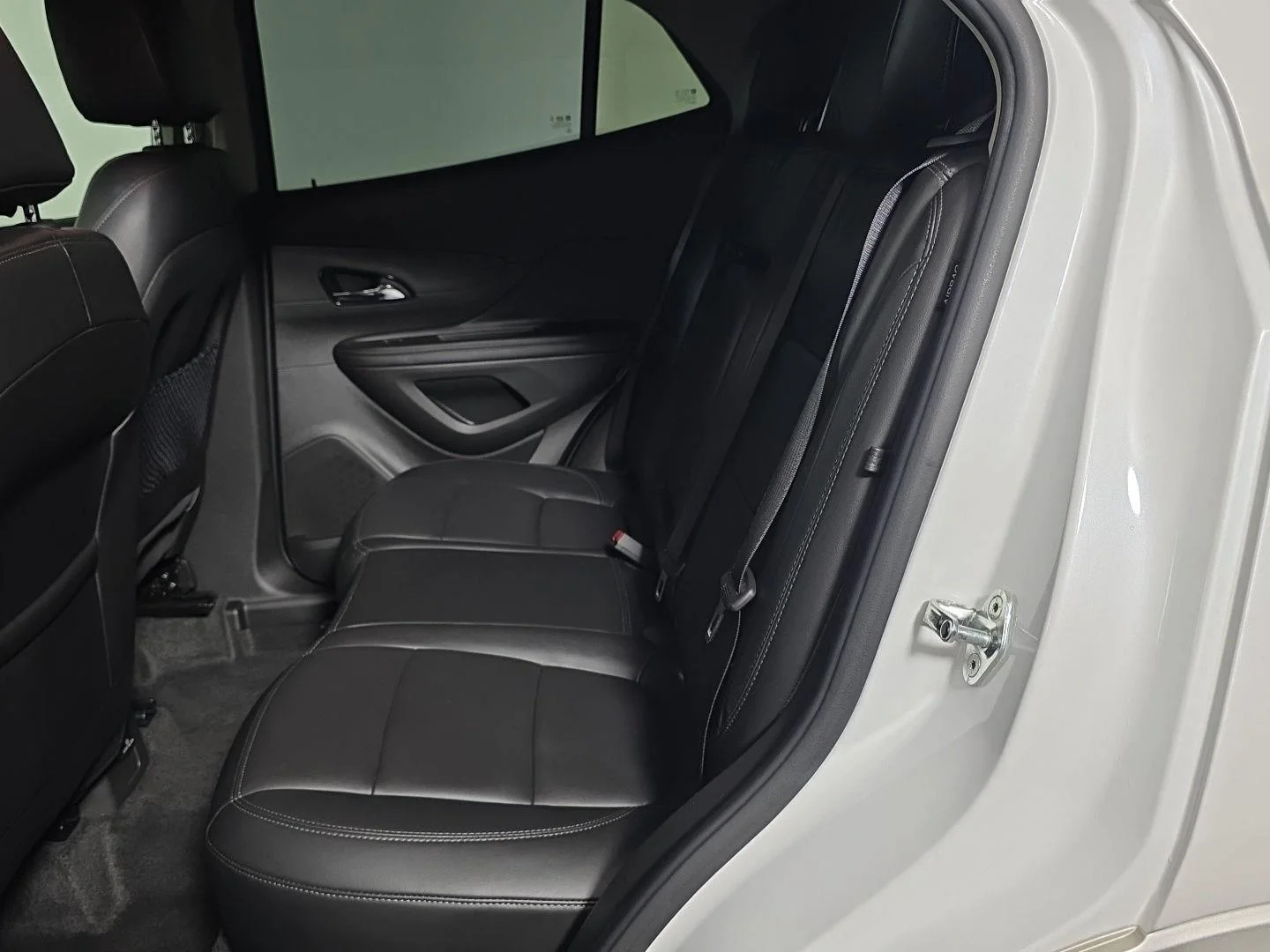 Used 2019 White Frost Tricoat Buick Essence image 27