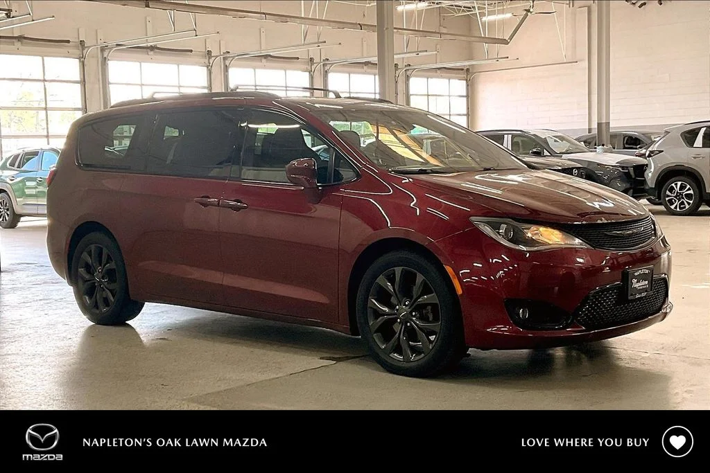 2019 Chrysler Pacifica Touring L Plus's photo