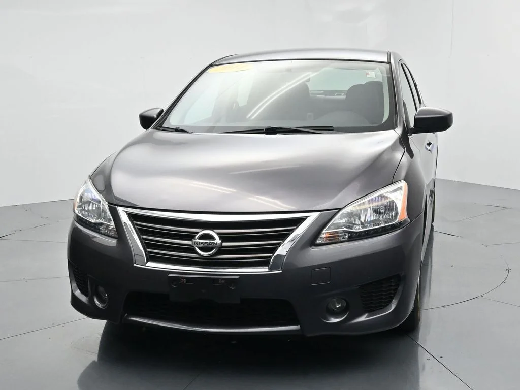 Used 2014 Gray Nissan SR image 3
