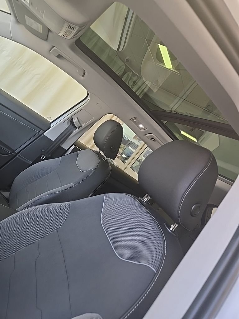 Certified Used 2025 Pure White Volkswagen 1.5T SE Black image 8