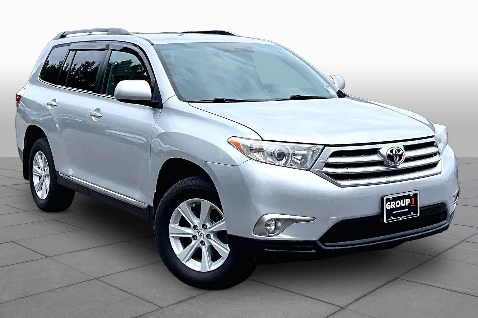 Used 2012 Classic Silver Metallic Toyota  image 3