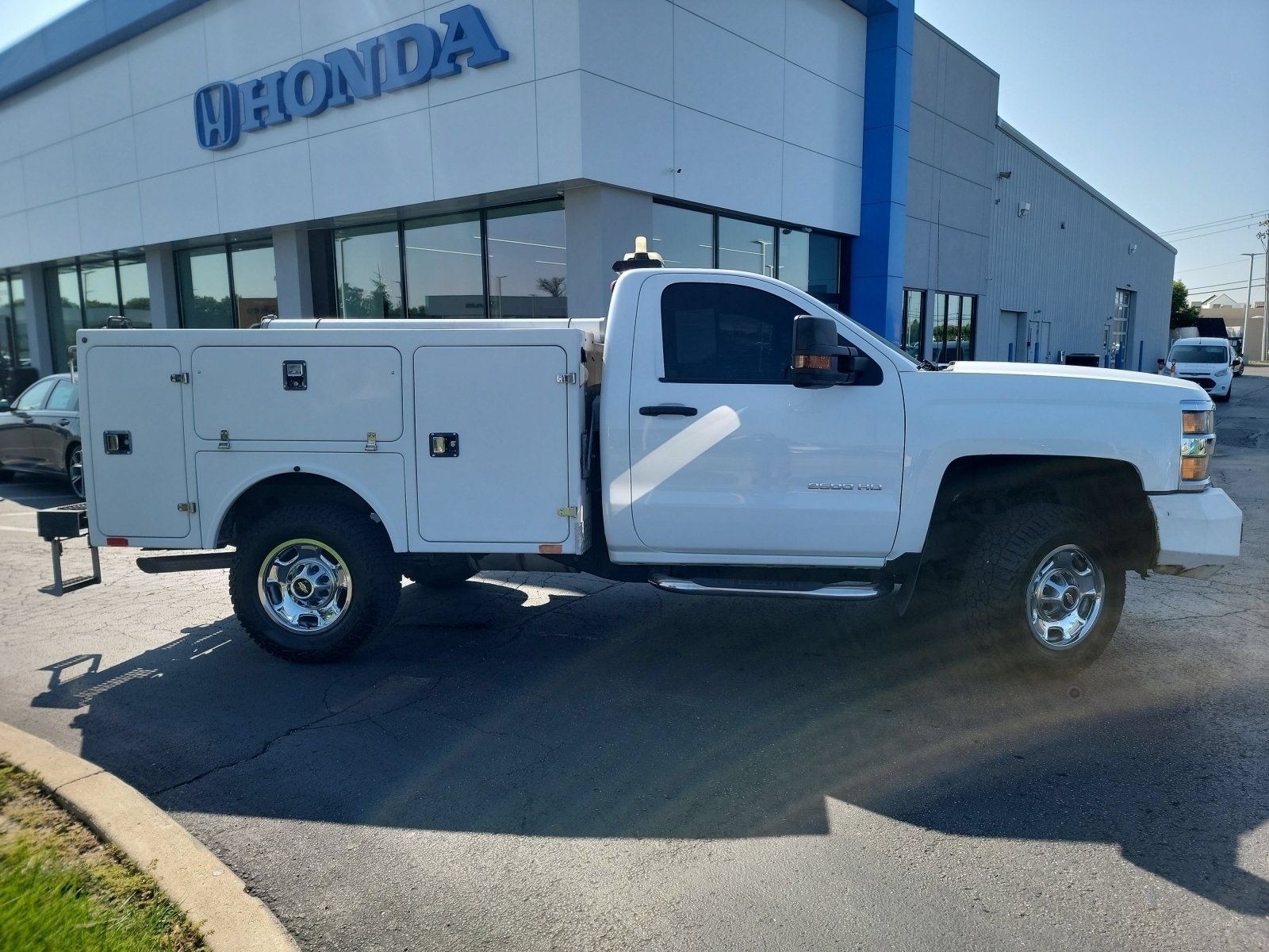Used 2016 Summit White Chevrolet Work Truck image 15