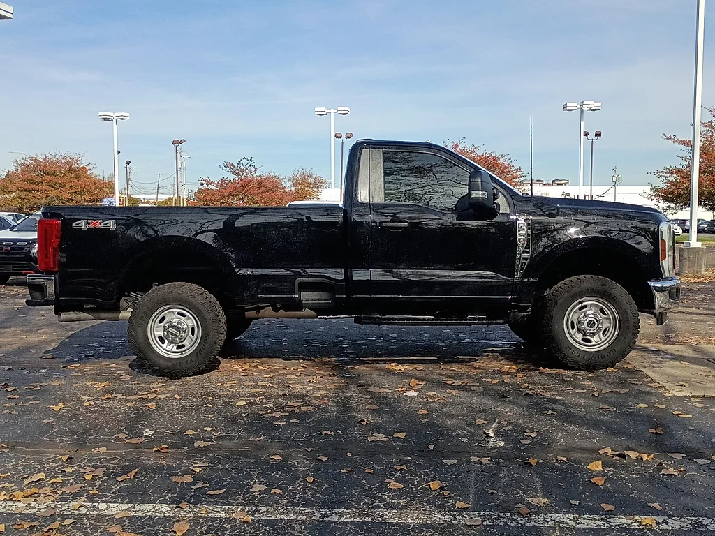 Used 2026 Agate Black Ford XL image 2