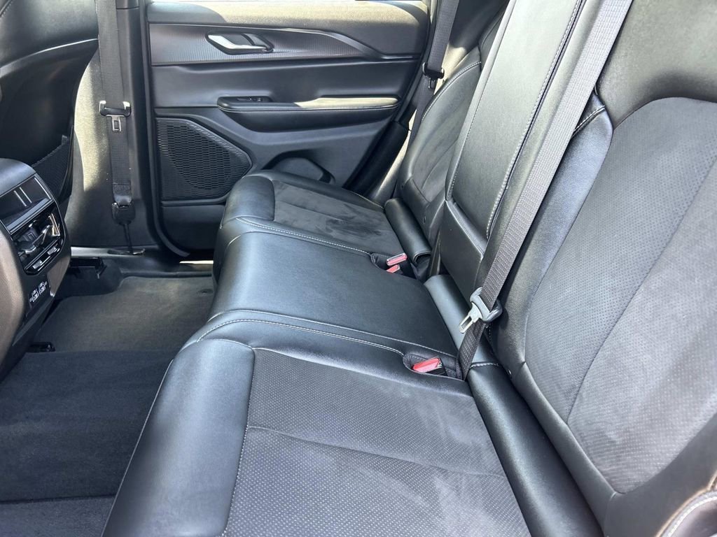 Used 2023 Velvet Red Pearlc Jeep Altitude image 18