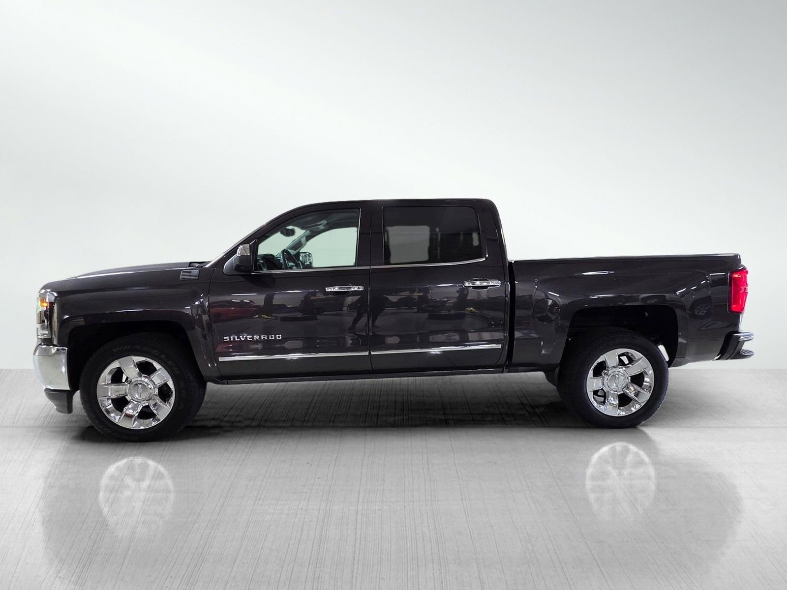 Used 2016 TUNGSTEN METALLIC Chevrolet LTZ image 4