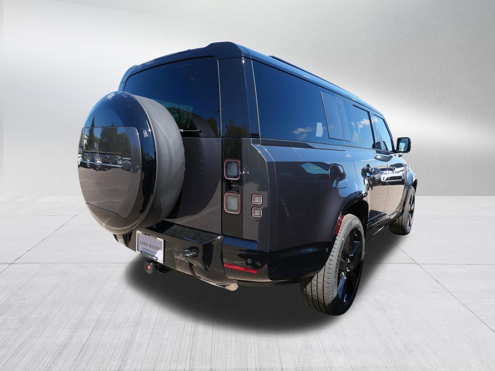 New 2026 Carpathian Grey Land Rover X-Dynamic SE image 2