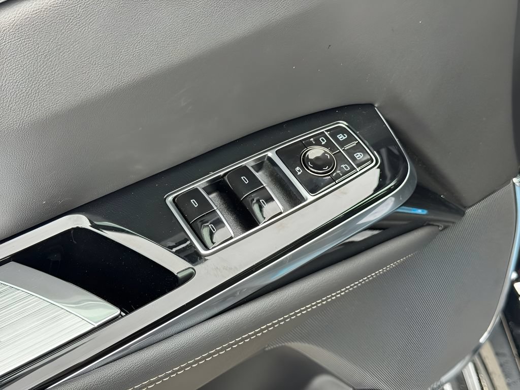 2026 Cadillac Escalade Luxury - Photo 15