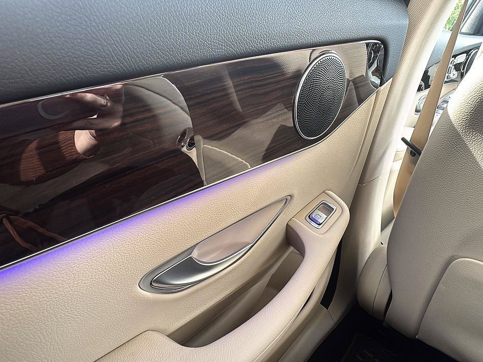 Used 2022 Lunar Blue Metallic Mercedes-Benz GLC 300 image 19