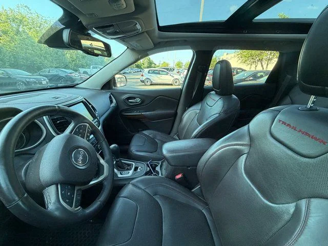 Used 2016 Red Jeep Trailhawk image 8