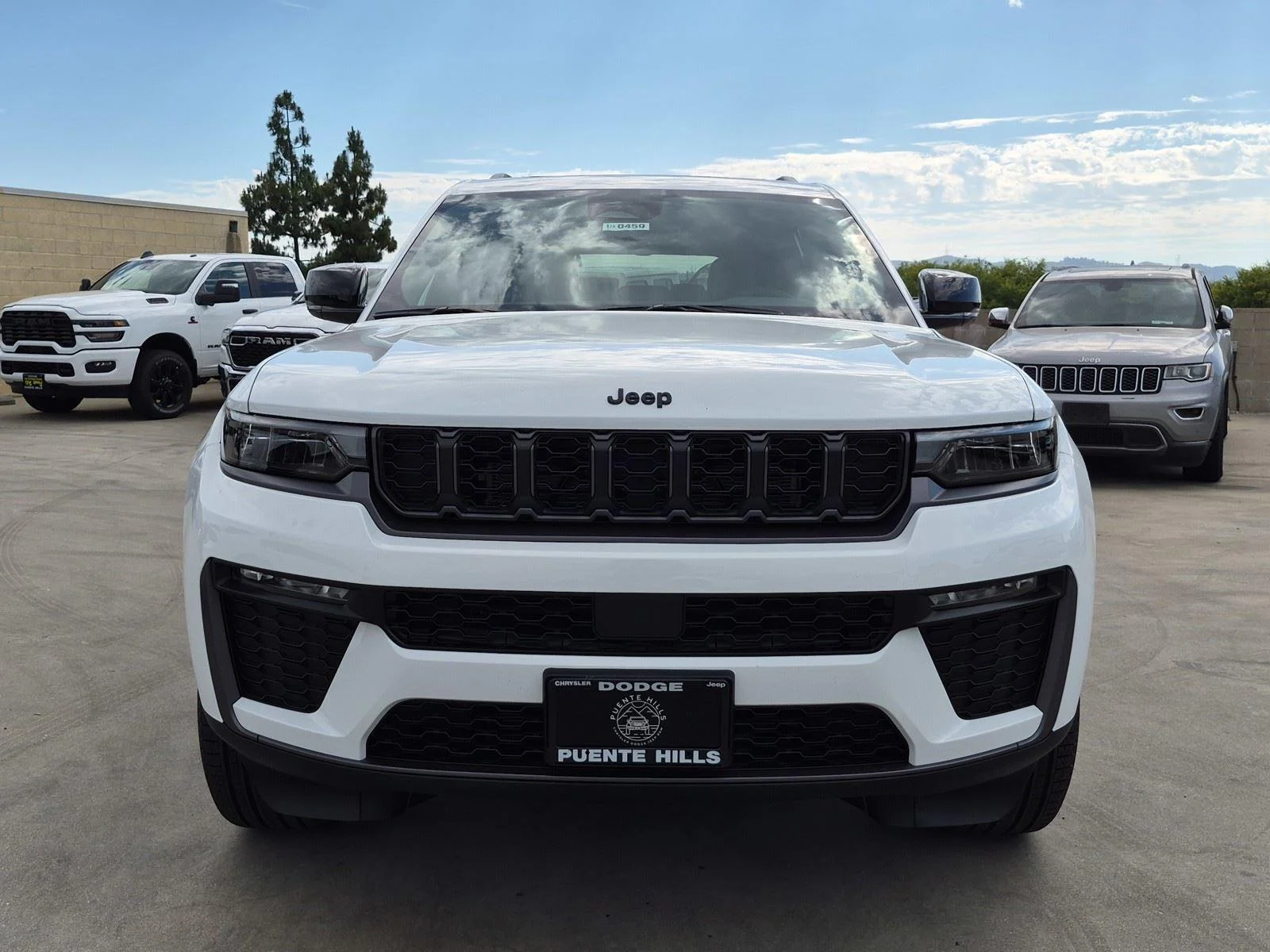 New 2026 Bright White Clear-Coat Exterior Paint Jeep Limited image 2