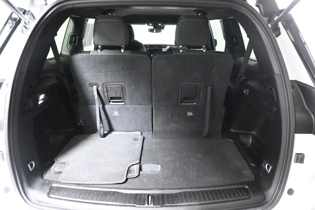 Used 2024 White Jeep Laredo image 41