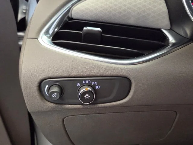 Used 2016 Silver Chevrolet LT image 29