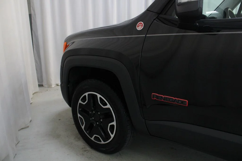 Used 2016 Black Jeep Trailhawk image 28
