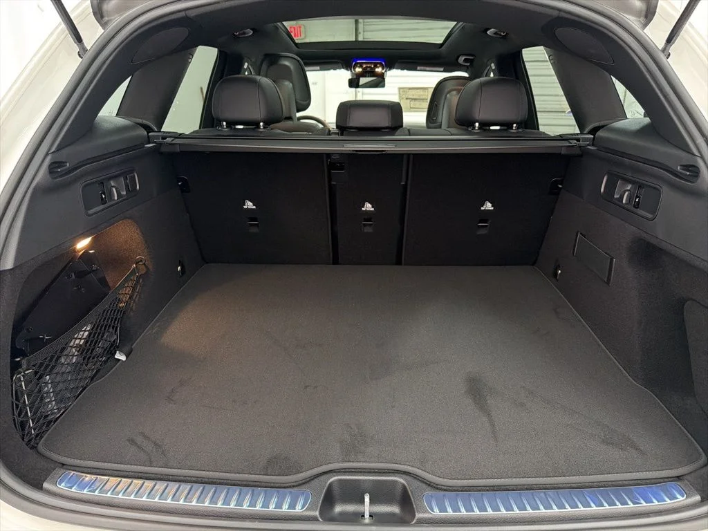 Used 2026 White Mercedes-Benz GLC 300 image 23