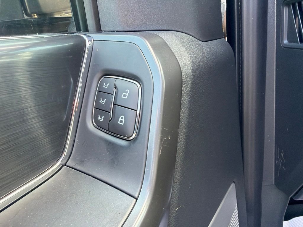 Used 2025 Agate Black Metallic Ford Lariat image 38