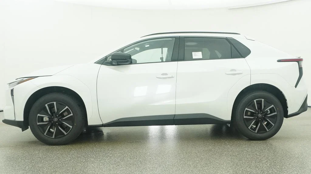 New 2026 Wind Chill Pearl Toyota XLE image 29