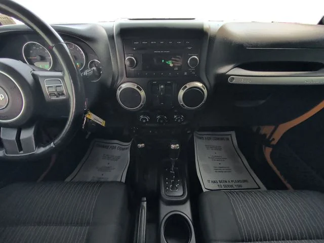 2012 Jeep Wrangler Unlimited Sahara - Photo 11