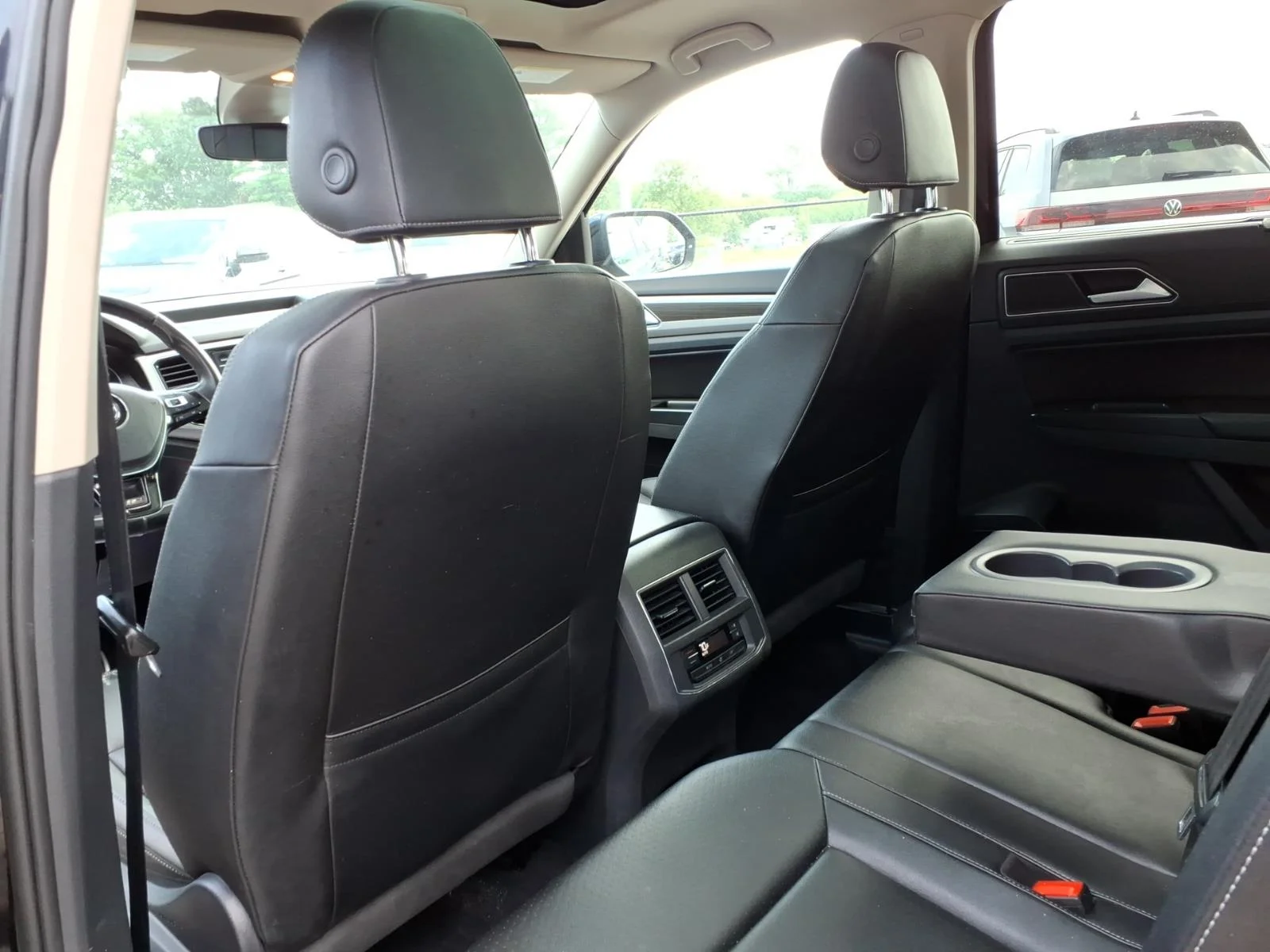 Used 2018 Black Volkswagen V6 SEL 4Motion image 24