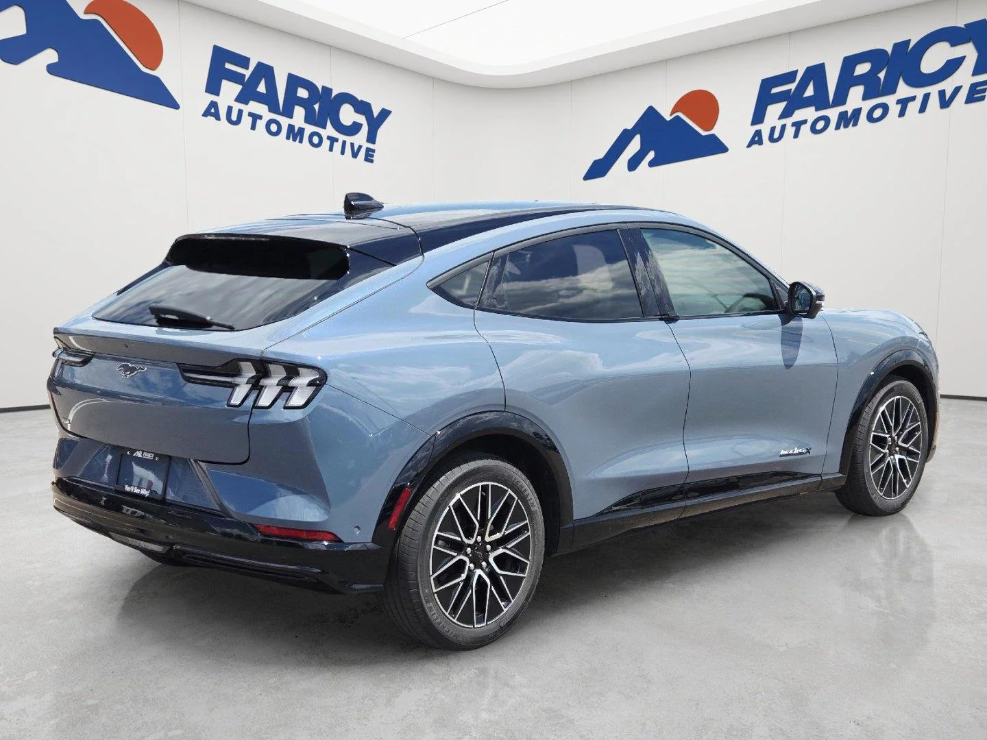 Used 2024 Vapor Blue Ford Premium image 5