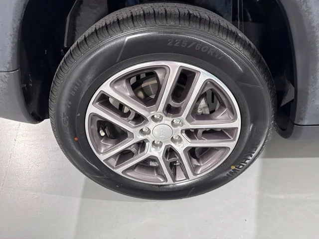 Used 2020 Blue Jeep Latitude image 10