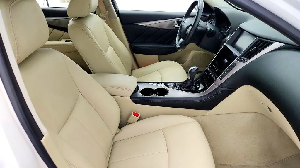 Used 2016 Majestic White INFINITI 4dr Sedan 2.0t Premium AWD w/ Premium Plus Pkg image 24