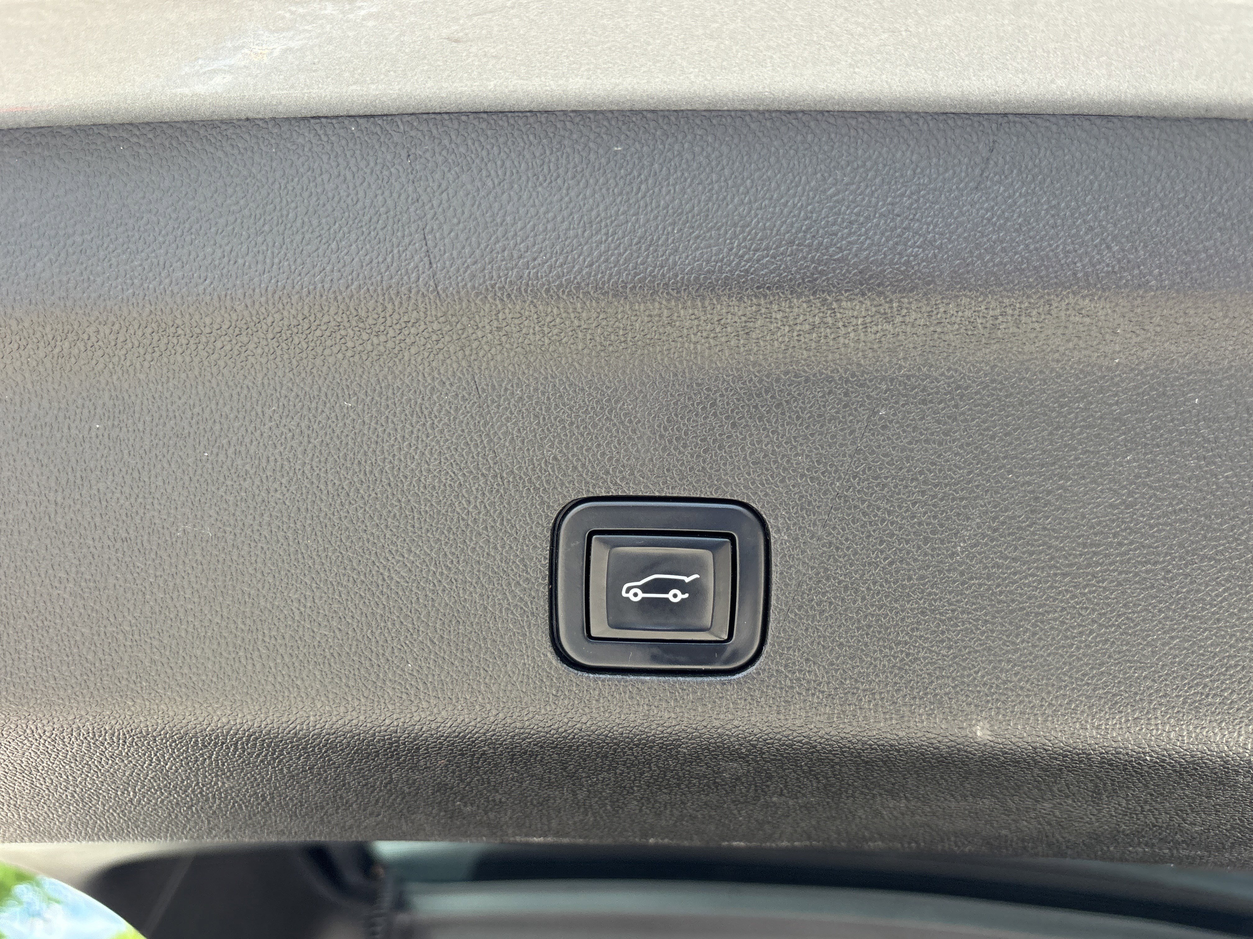 Used 2023 Sterling Metallic GMC SLT 4WD image 9